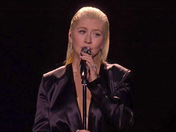 Christina Aguilera Pukau Penonton American Music Award 2017 Lewat Lagu 'I Will Always Love You'