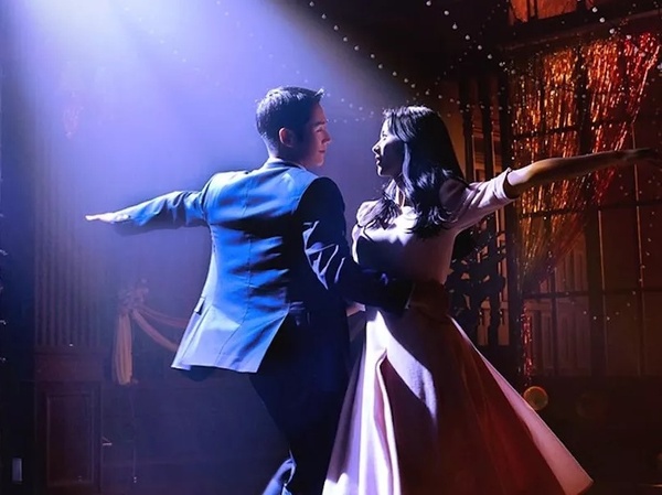 Jung Hae In dan Jisoo BLACKPINK Dansa Romantis di Poster Drama 'Snowdrop'