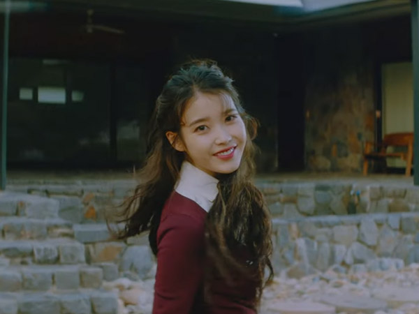 IU Gambarkan Usia 28 Tahun dalam Lagu Kolaborasi dengan Suga BTS di MV 'eight'