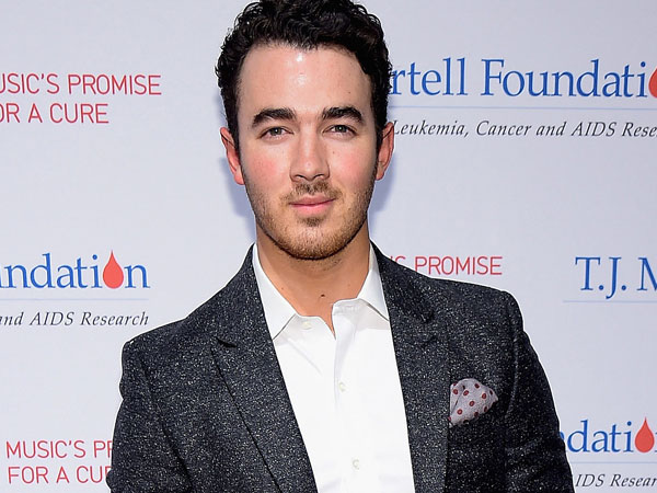 11 Tahun Lagu 'SOS', Kevin Jonas Ajak Fans Jonas Brothers Nostalgia!