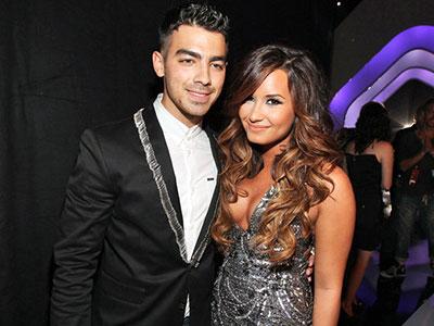 Joe Jonas Ungkap Cerita Dibalik Hubungannya dengan Demi Lovato