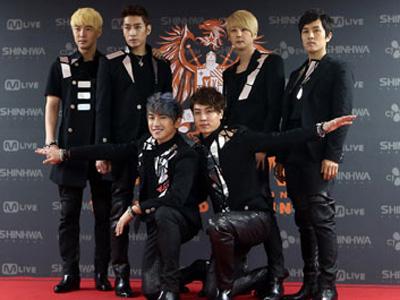 Shinhwa Berikan Tips Bagaimana Menjadi Grup Idola K-Pop yang Bisa Bertahan Lama