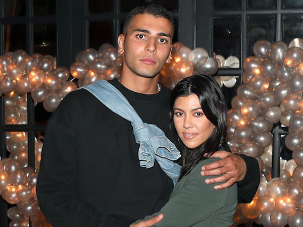 Pacar Kourtney Kardashian Tunjukkan Muslim yang Taat dengan Shalat Tarawih!