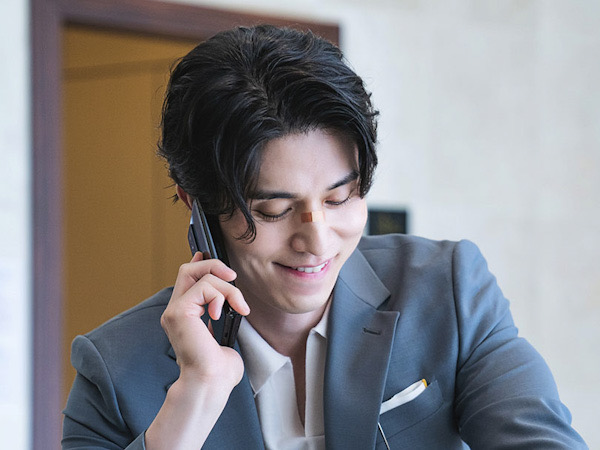 Potret Lee Dong Wook Sebagai Detektif Nakal Tapi Menawan di Drama Baru