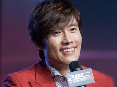 Lee Byung Hun Minta Sutradara 'Red 2' Ganti Keterangan Untuk Karakternya