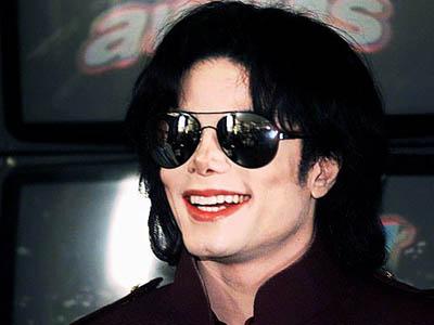 La Toya Jackson Yakin Arwah Michael Jackson Masih Gentayangan!