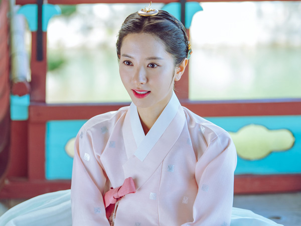 Intip Transformasi Bona WJSN Dengan Balutan Hanbok Menawan di Joseon Attorney