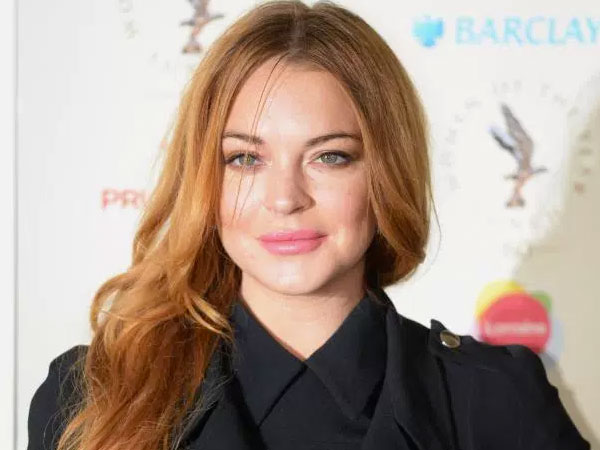 Lindsay Lohan Ungkap Al-Quran Sebagai Pelipur Lara dan Membuatnya Aman