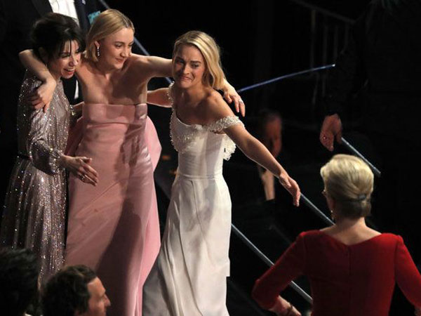 Tak Tertangkap di Layar Kaca, Ini 5 Momen Menarik Yang Belum Kamu Lihat di Oscars 2018!