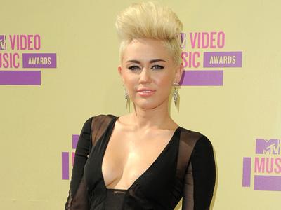 Miley Cyrus : Aku Tidak Peduli dengan Penggemar!