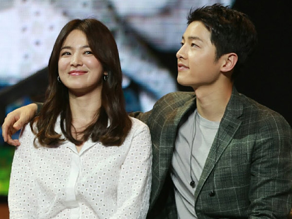 Song Joong Ki dan Song Hye Kyo Pamer Kemesraan Saat Mendarat di Paris