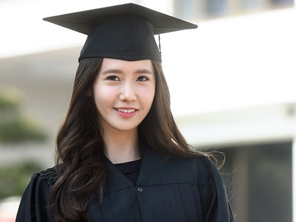 Resmi Lulus dari Universitas Dongguk, YoonA SNSD Dapat Penghargaan Khusus