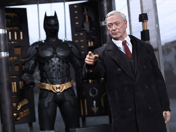 Asisten Setia Batman, Alfred yang Selalu Misterius Akan Dibuat Serial Khusus!
