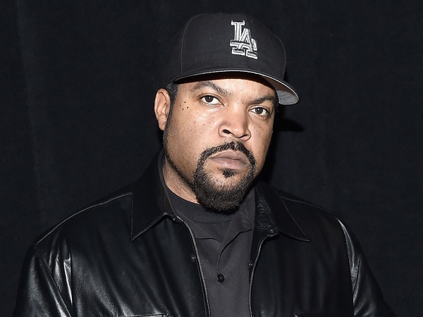 Ice Cube Rugi Rp 140 M karena Tolak Vaksin COVID-19