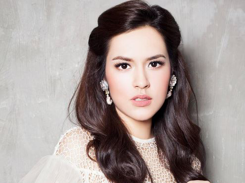 Cantiknya Raisa Dirias Pengantin Adat Sunda untuk Akad Nikah