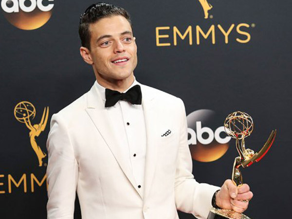 Menang Emmys, Aktor Mirip Bruno Mars Ini Pecahkan Rekor ‘Image’ Kulit Putih