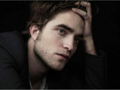 Patah Hati, Robert Pattinson Keranjingan Main Game