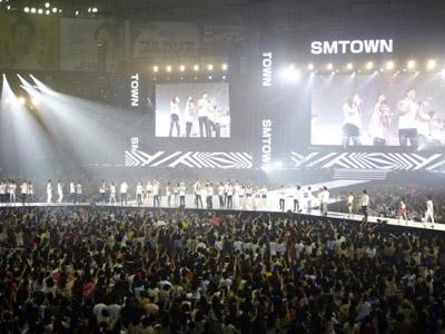 Hibur 70 Ribu Penonton, Konser SMTOWN Beijing Kerahkan 10 Ribu Personil Keamanan!