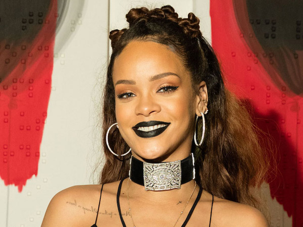 Demi Film Terbarunya, Rihanna Rela Ganti Model Rambut Jadi Nyentrik