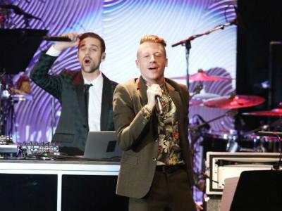 Wah, Ada Nikah Massal Saat Penampilan Macklemore & Ryan Lewis di Grammy Awards 2014!