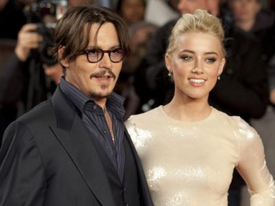 Johnny Depp Konfirmasi Pertunangan dengan Amber Heard dengan Cincin Berlian Wanita?