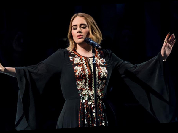 Adele Cicip Jadi Host untuk Pertama Kalinya Lewat Acara SNL