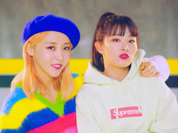 Moonbyul MAMAMOO dan Seulgi Red Velvet Asyik 'Me Time' Ala Anak 90an di MV 'Selfish'