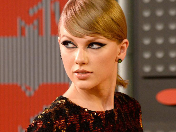 Duh, Taylor Swift Dituduh 'Curi' Lirik Lagu dari Musisi Lain