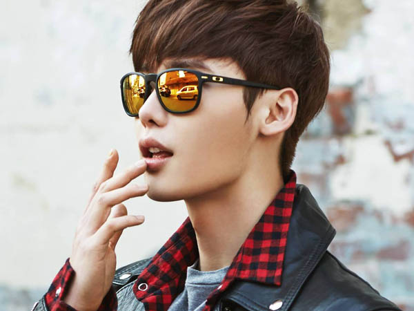 Wah, Lee Jong Suk Sudah Punya 'Fans Sasaeng' Sejak SMP?