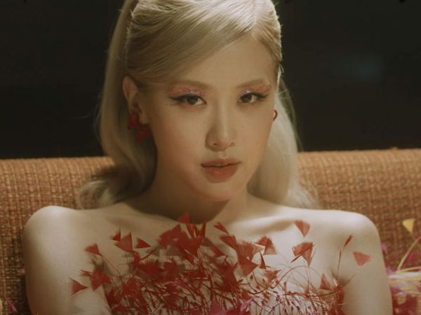 Rose BLACKPINK Sentimental Usai Putus Cinta di MV ‘Gone’