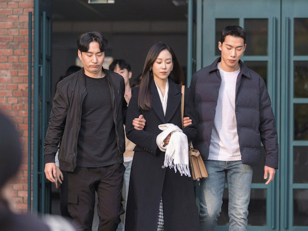 Duh, Seo Hyun Jin Ditangkap Polisi di Drama 'Why Her?'