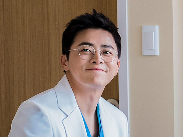 Jo Jung Suk Tuai Pujian Usai Terungkap Rela Potong Gajinya dari Drama Hospital Playlist