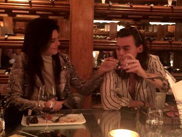 Akun iClouds Dibajak, Foto Intim Harry Styles dan Kendall Jenner Terungkap!