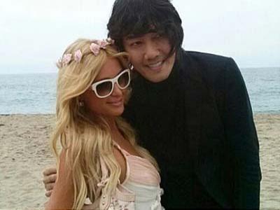 Paris Hilton Batah di Korsel Bareng Kim Jang Hoon