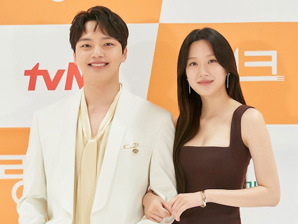 Yeo Jin Goo dan Moon Ga Young Ungkap Kesan Reuni Jadi Pasangan Setelah 13 Tahun