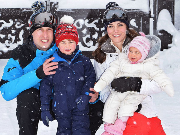 Intip Momen Manis Pangeran William dan Kate Middleton Saat Main Salju dengan Anaknya