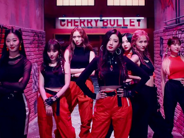Girl Group Cherry Bullet Umumkan Nama Fandom Resmi