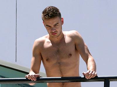 Wah, Liam Payne 'One Direction' Pamer Abs!