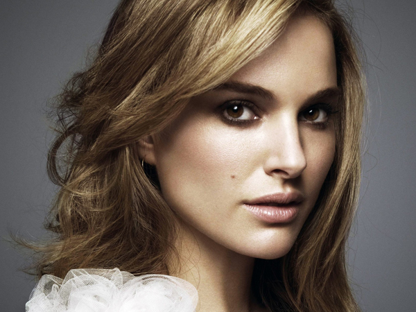 Aktris Cantik Natalie Portman Akan Bintangi Film Biopik Steve Jobs?