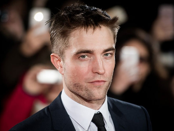 Tertangkap Bermesraan dengan Perempuan, Inikah Pacar Baru Robert Pattinson?