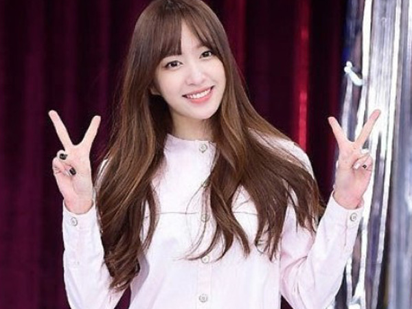 Wow, Hani EXID Bisa Ambil Foto Selfie dengan Kaki!