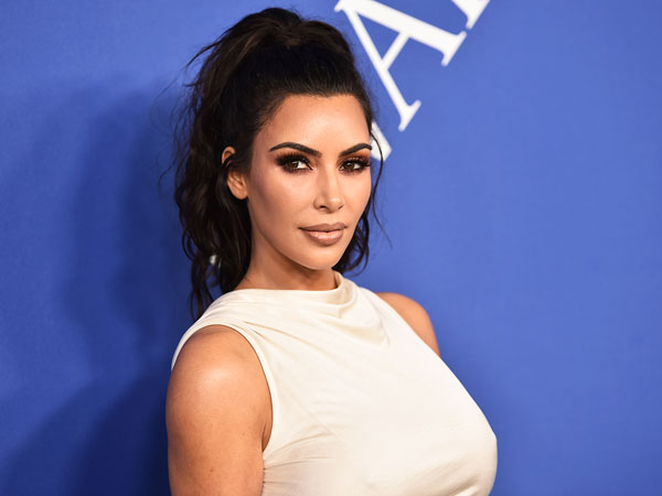 Hasil Pendapatan Endorse Kim Kardashian Melebihi Gaji Presiden Dalam Setahun!