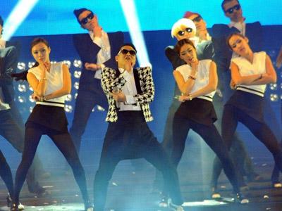 Wow, Lebih dari 150 Selebritis Korea Hadir di Konser 'Happening' Psy!