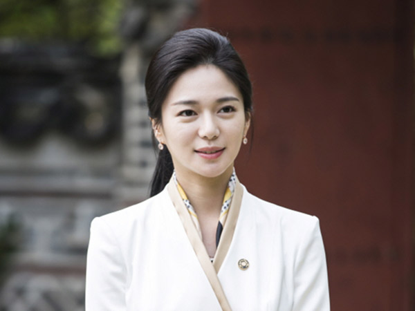 Lee Elijah Ungkap Rahasia Dibalik Adegan Ekstrim Disiram Semen di Drama 'The Last Empress'