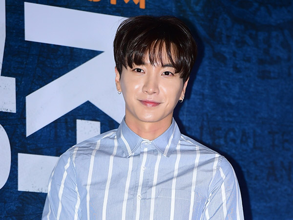 Leeteuk Super Junior Ungkap Kerinduan Pada Fans Lewat Surat Tulisan Tangan