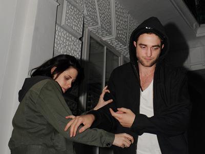 Diselingkuhi, Robert Pattinson Tinggalkan Kristen Stewart