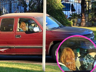 Siapa Gadis Misterius di Mobil Robert Pattinson?