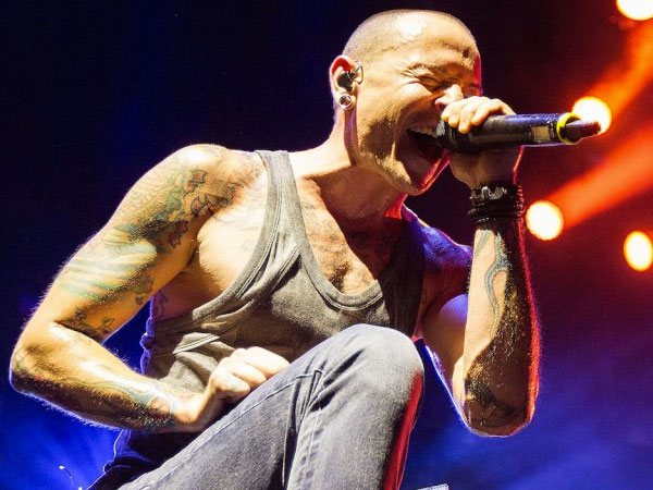 Chester Bennington Akui Dua Lagu Linkin Park Ini Gambaran Depresinya