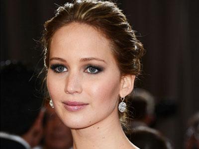 Ups! Jennifer Lawrence Terjatuh Dipanggung Academy Awards