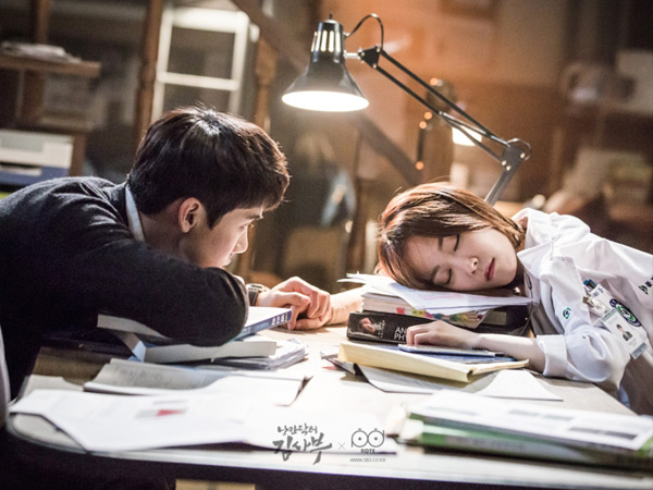 Susul 'Legend of the Blue Sea', Drama Medis-Romantis SBS Ini Juga Tembus Rating 20%!